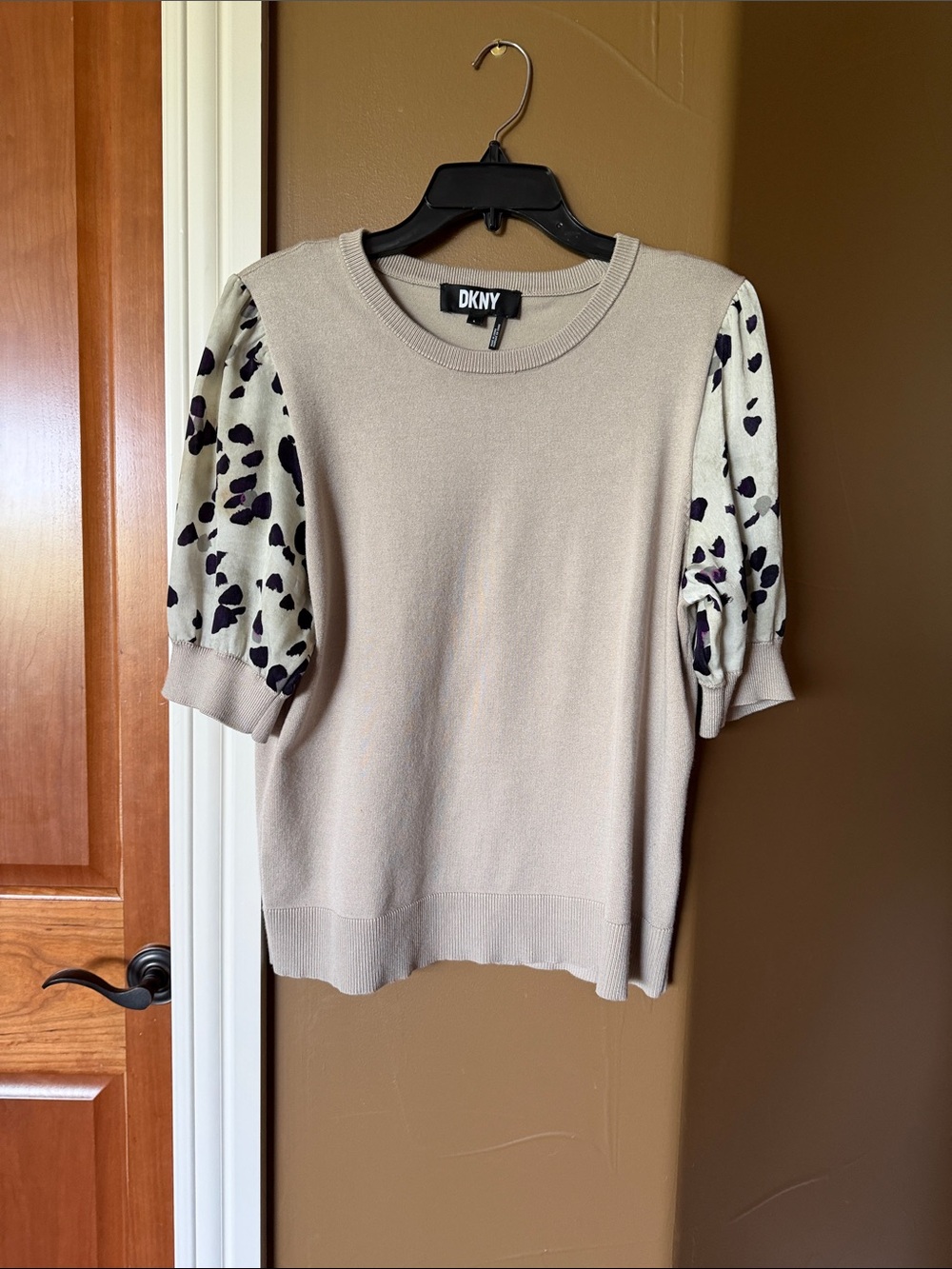 DKNY Beige Short-Sleeve knitted thin sweater with Printed Puff Sleeves.